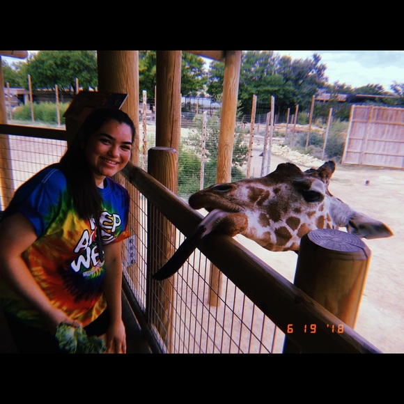 Meet your posher! Kenzie💛 - Picture 4 of 8